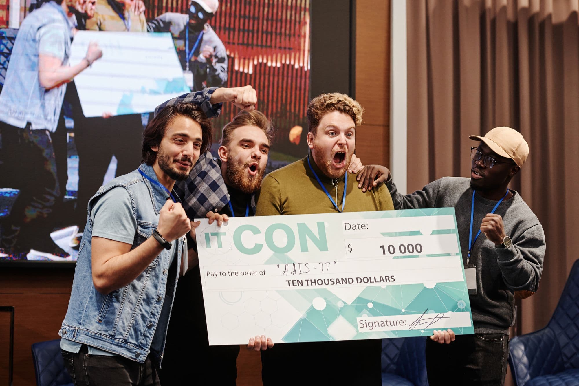 Award ceremony at the HanoiForge 2026 grand final